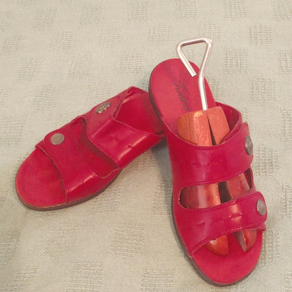 Trotters Red Sandals Size 12 Medium